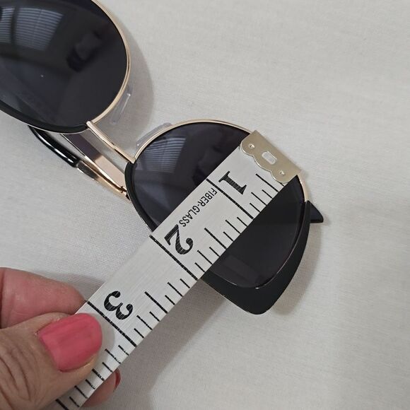 Oscar de La Renta Sunglasses - Picture 6 of 8